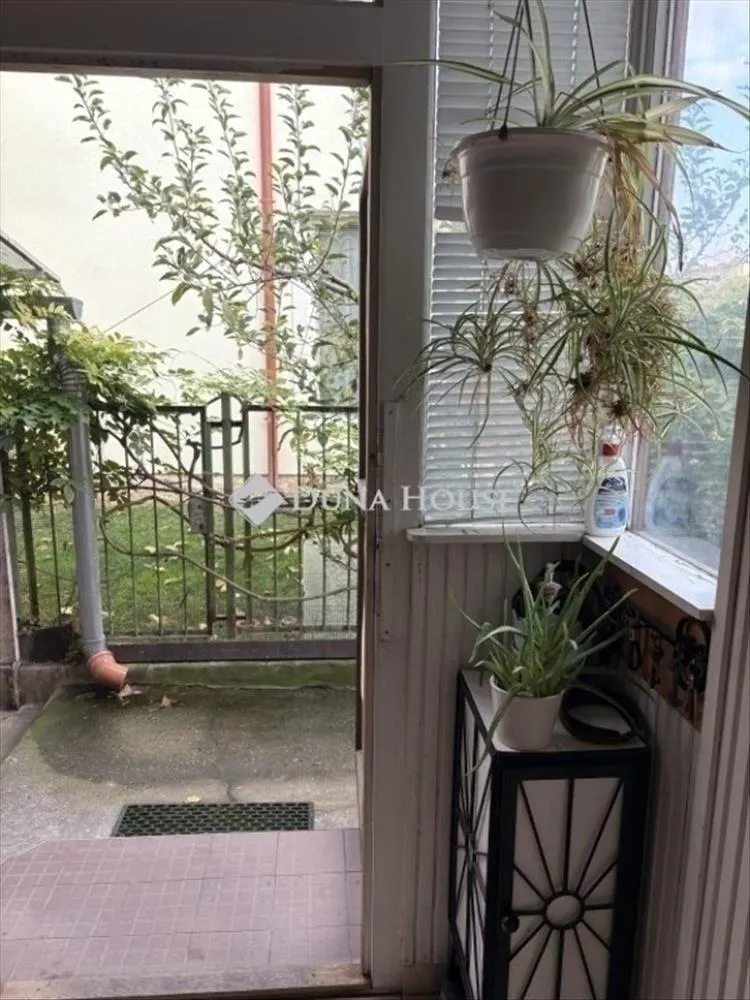 Rõdu - Brick Flat with Garden in Budapest XIX District