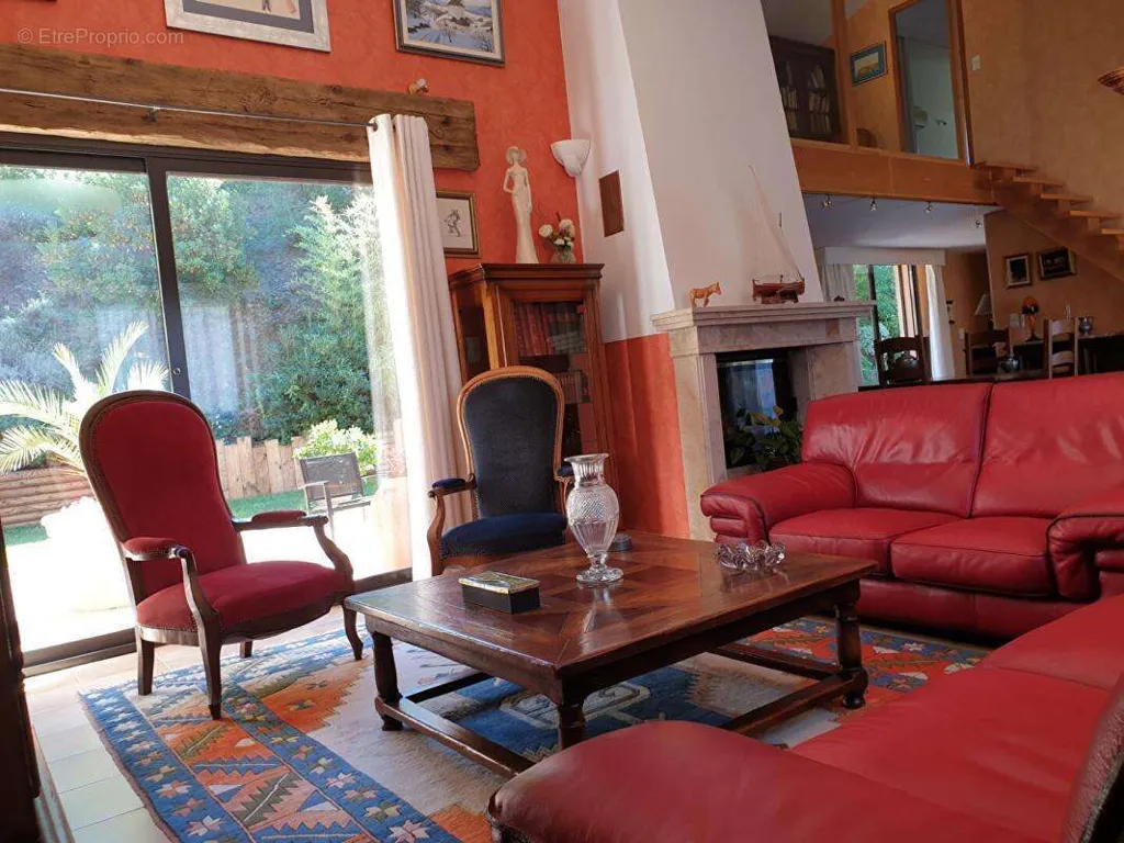 Elutuba - Architectural House with Professional Space in Amélie-les-Bains