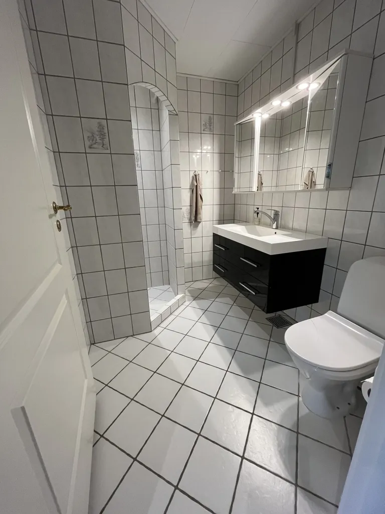Bagni - Modernised Terraced House with Balcony in 9300