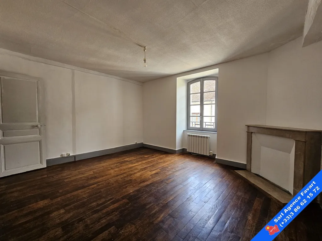 Pièces - Appartement avec Bureau au 1er Étage à St André