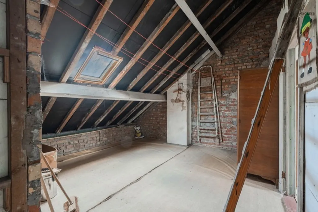 Pièces - Appartement à Rénover avec Terrasse Centrale