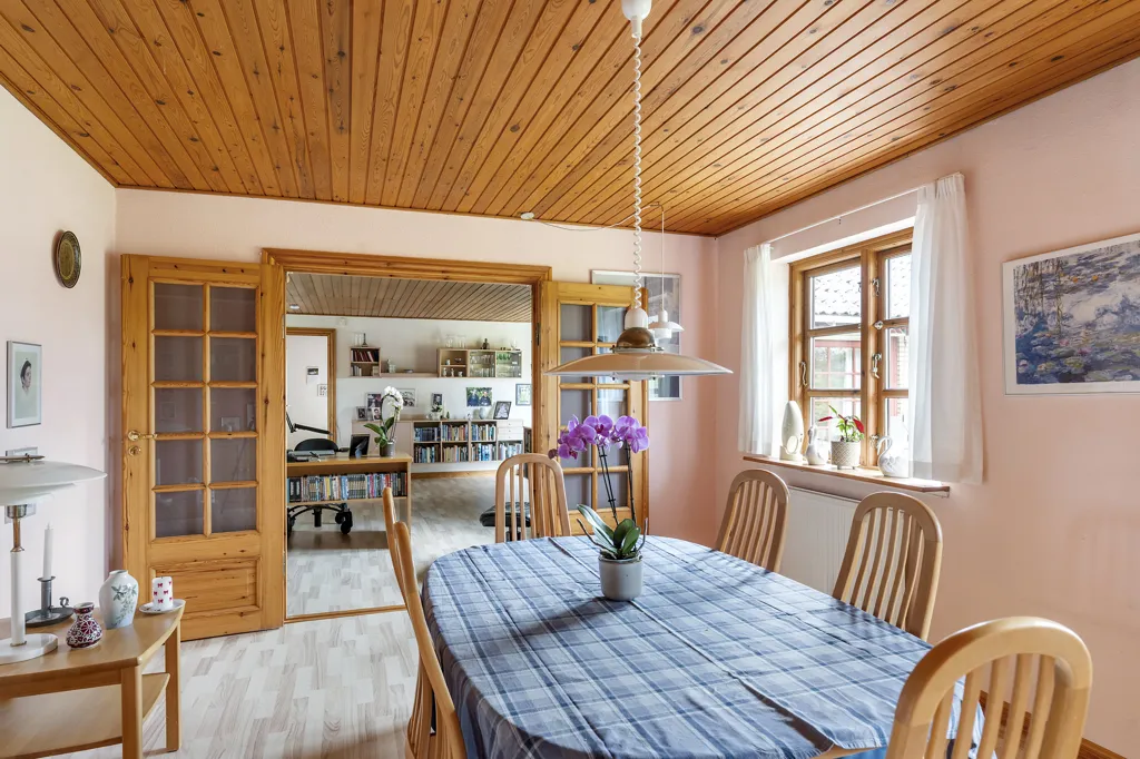 Dining Room - Villa with South-Facing Terrace in Kregme