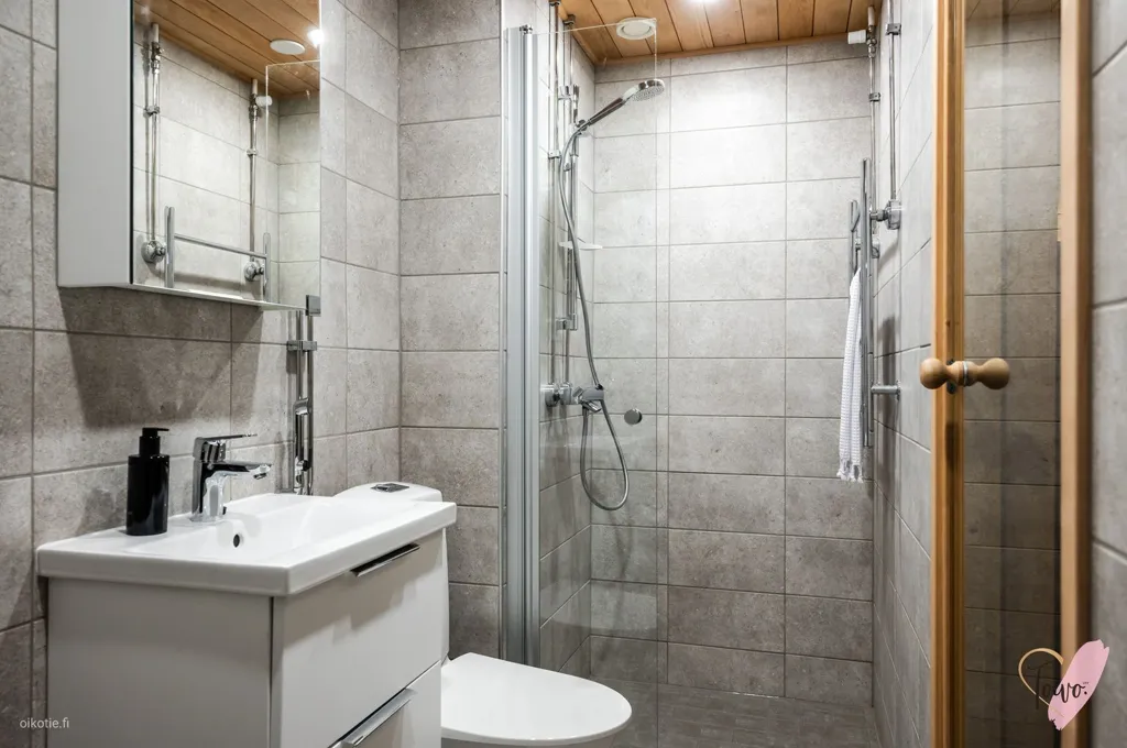 Salles de bain - Modernised Studio with Balcony in Oulu Centre