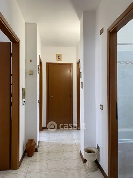 Esik - Three-Storey Villa with Private Garden in Mortara