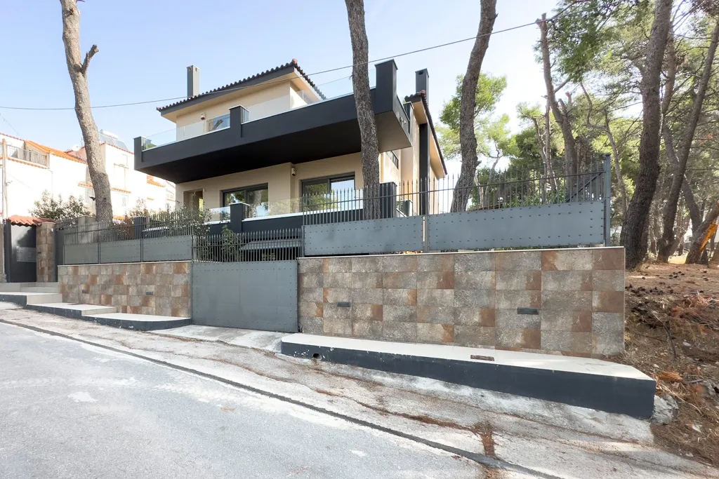 5-bedroom house in Athens