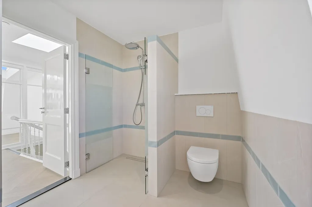 Salles de bain - Luxury Apartment with Garden in Den Haag
