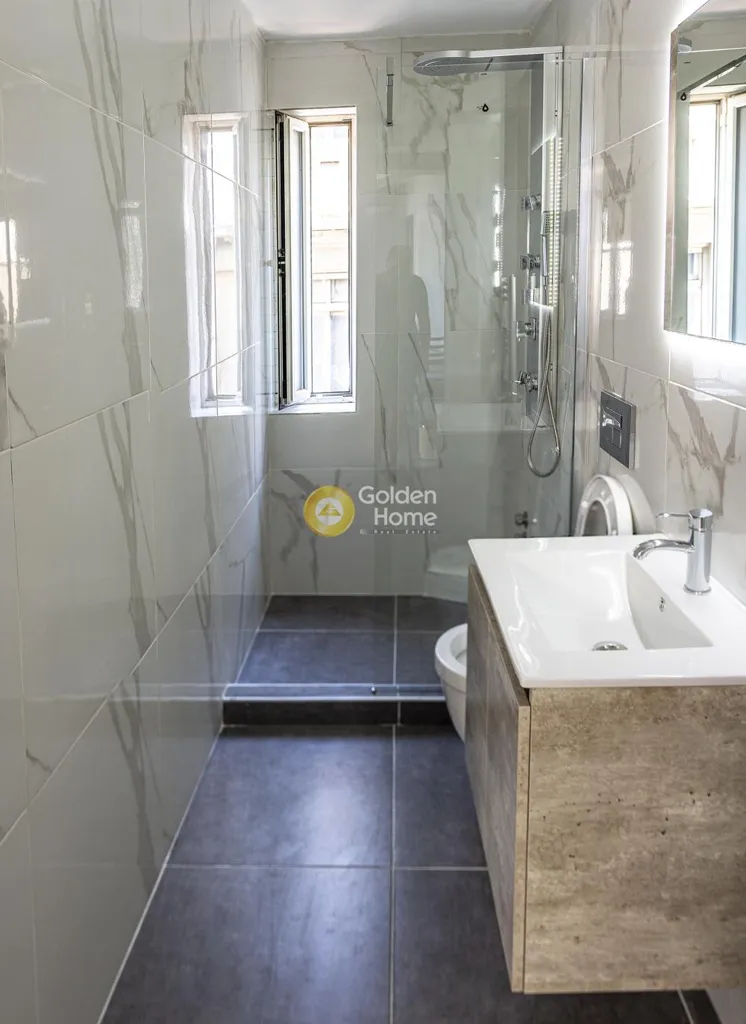 Salles de bain - Fully Renovated Penthouse with Balcony in Monastiraki