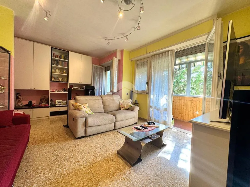 Séjour - Four-Bedroom Apartment with Balcony in Florence