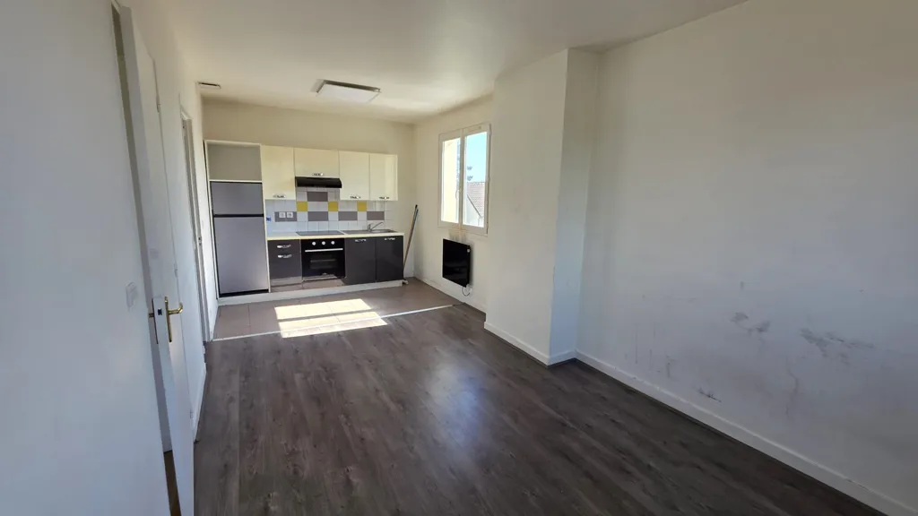 Kitchen - Multi-Purpose Property with Garden in Bondy