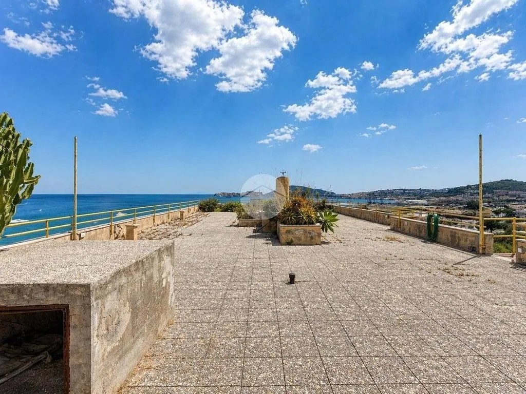 Terrass - Luxury Penthouse with Sea View in Gaeta