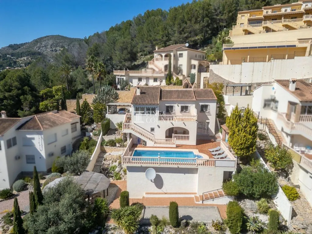 Piscine - Luxury Villa with Mountain Views in Jalón