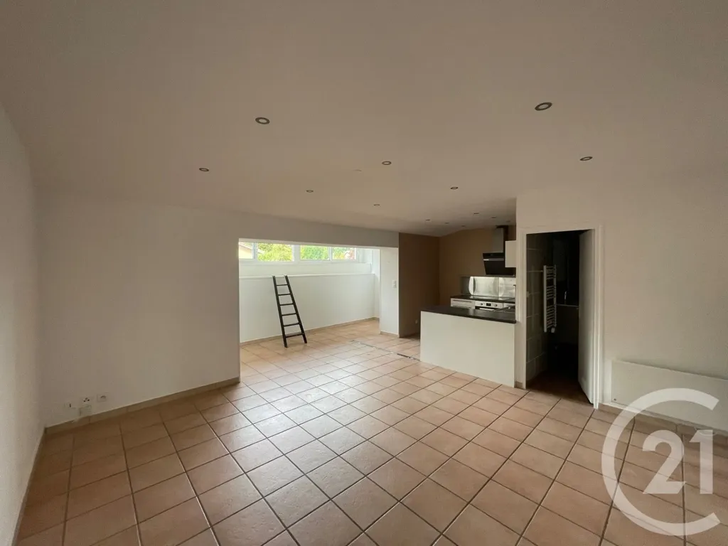 Köök - Spacious 3-Bedroom Flat in St Symphorien d'Ozon