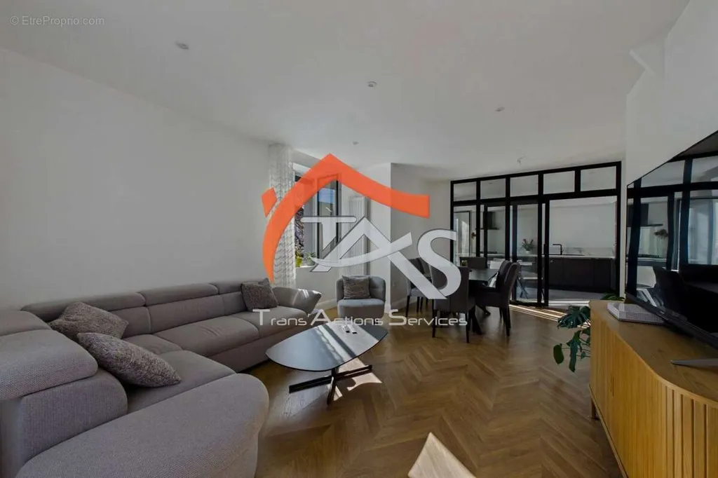 Séjour - Maison 8 pièces à Saint-Chamond