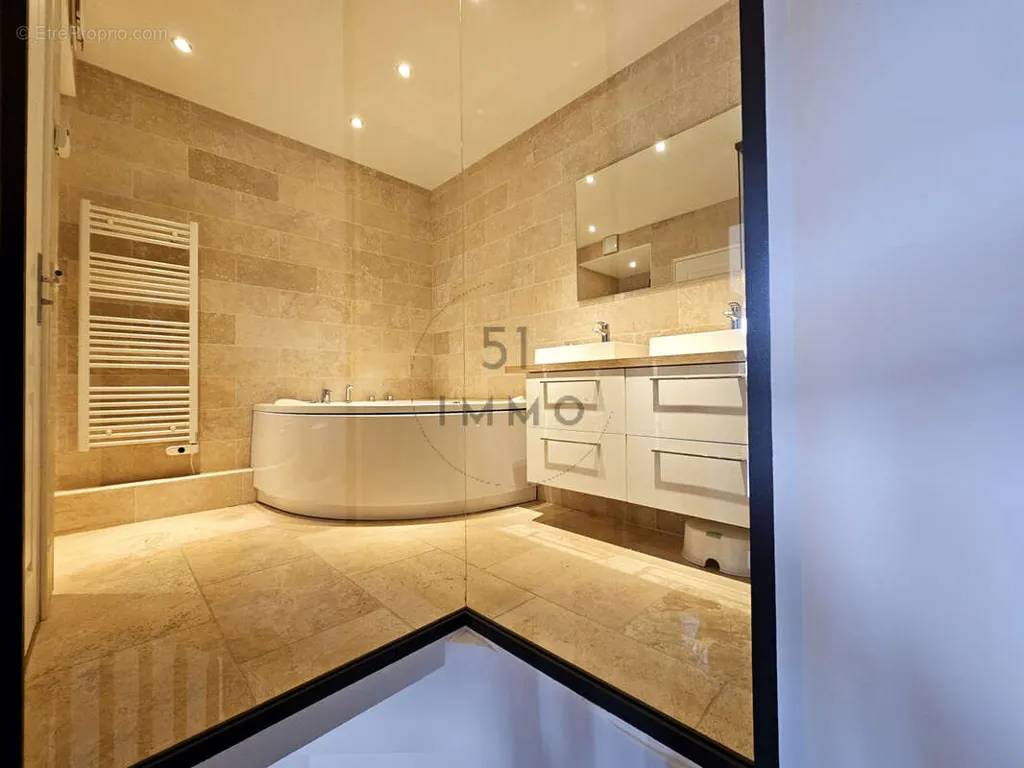 Vannitoad - Duplex with East-Facing Living in Bagneux