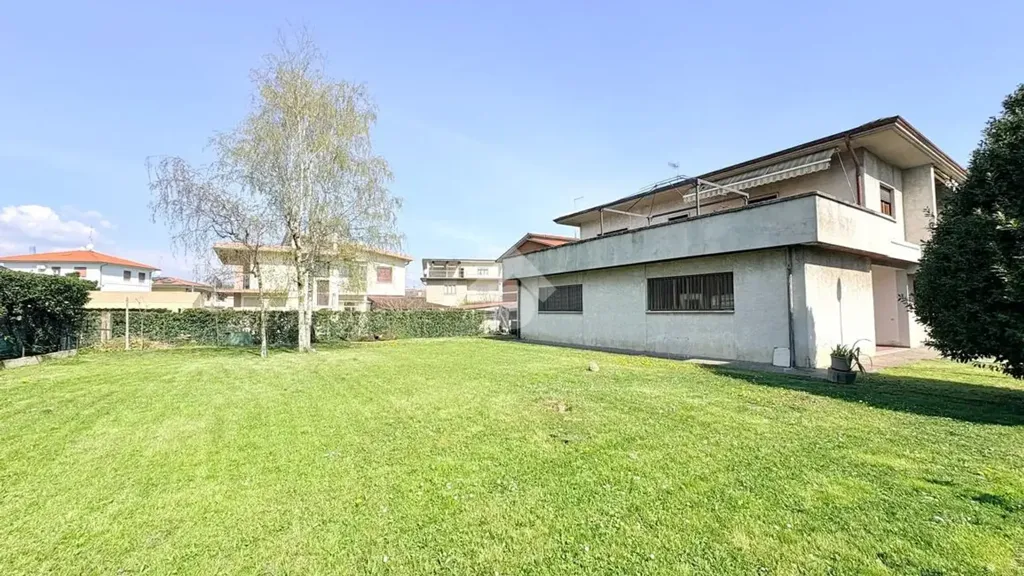 Jardin - Prestigious Villa with Garden in Creazzo
