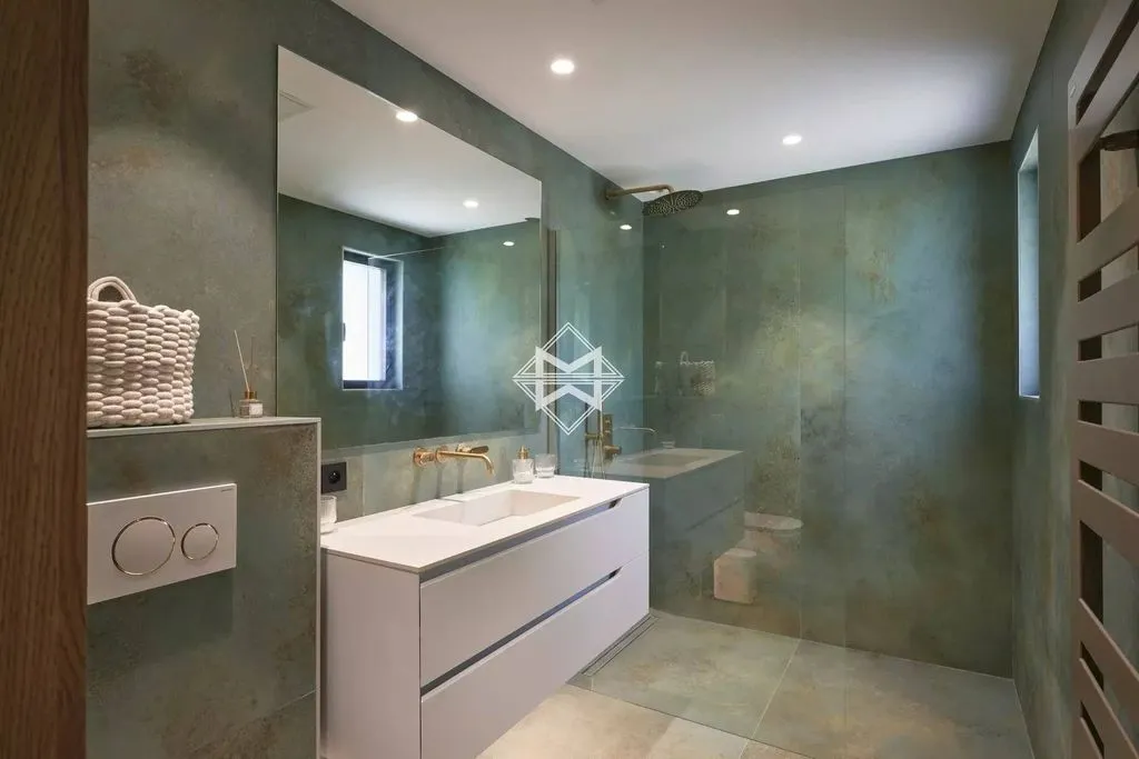 Salles de bain - Villa Luxueuse avec Piscine à La Croix-Valmer