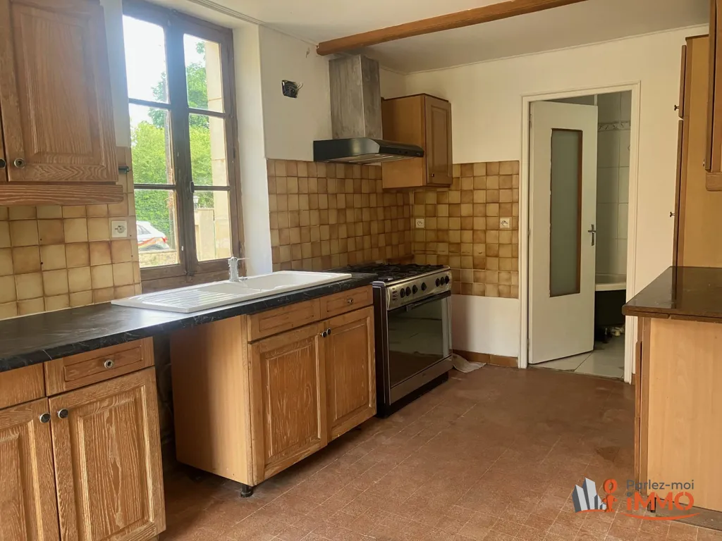 Cuisine - Maison en Pierres avec Grange à Treigny