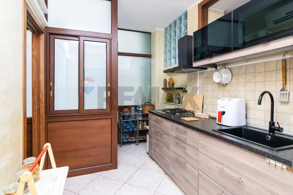 Cucina - Apartment with Balcony in Corso Italia, Catania