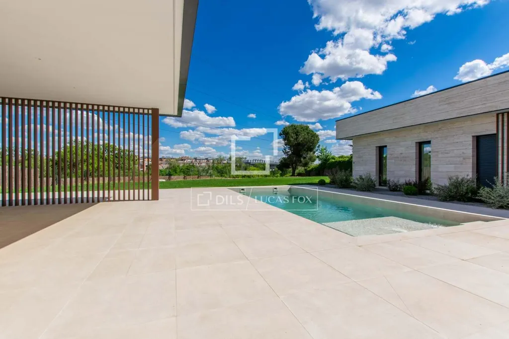 Pool - Chalet with Pool in Las Lomas, Boadilla del Monte