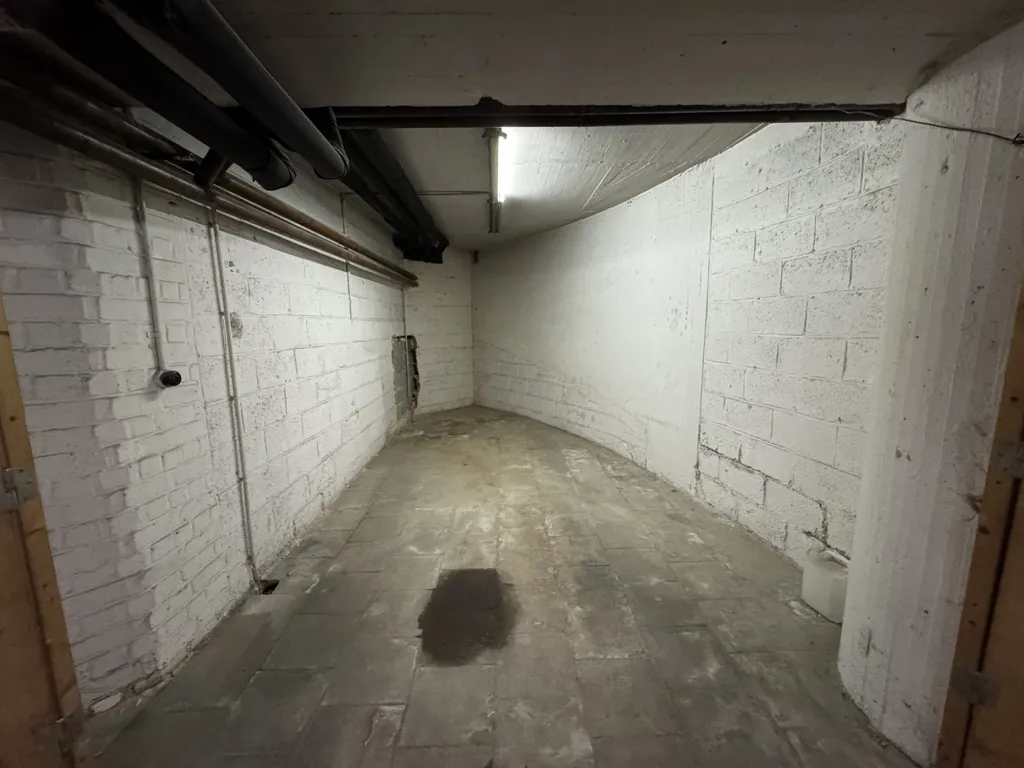 Garaaž - Underground Garage in Anderlecht