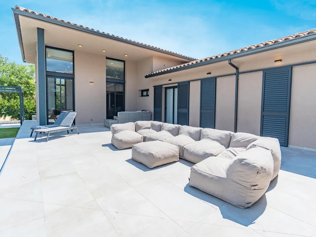 Terrass - Dual Villa with Pool in Torremirona Golf