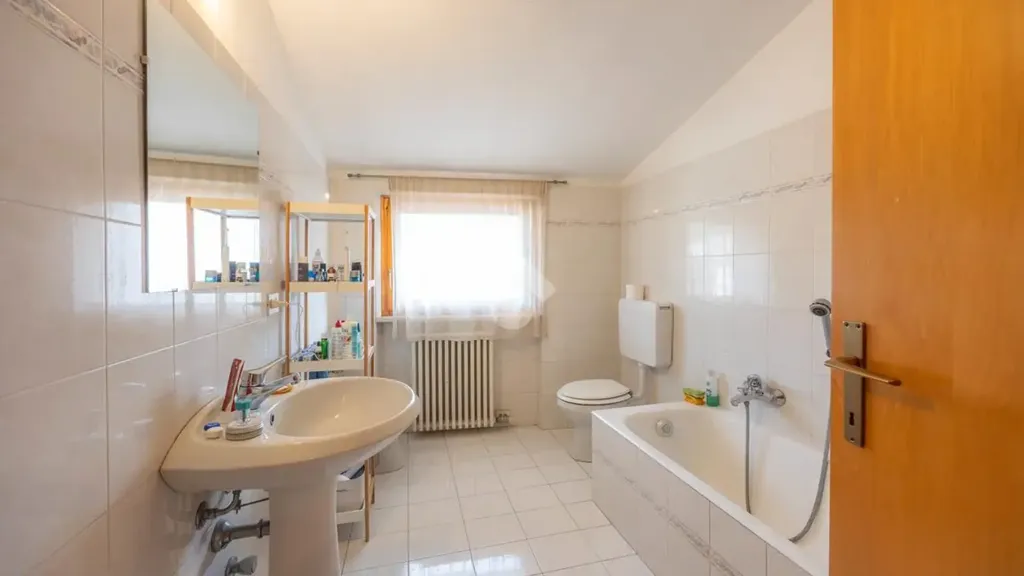 Bagni - 4-Bedroom Apartment with Terrace in Dolcè