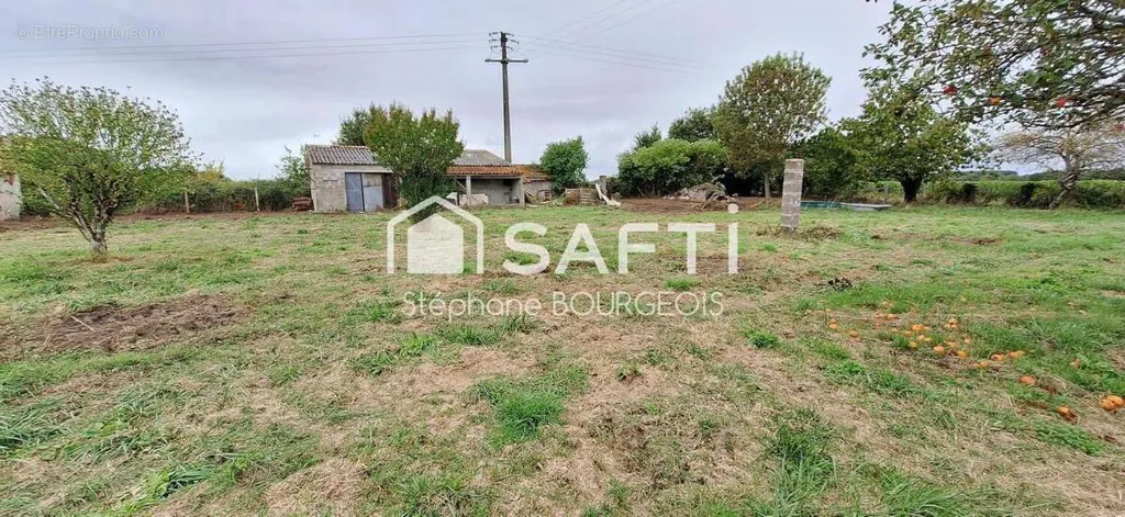 Aed - Buildable Plot with South-East Exposure in Le Chay