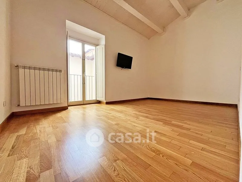 Pièces - Rustic Triplex with Courtyard in L'Aquila