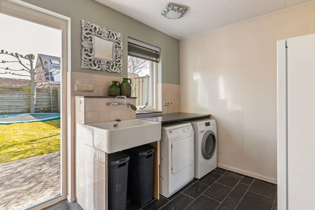 Pesuköök - Spacious Two-Storey House with Garden in Hoogenboomstraat