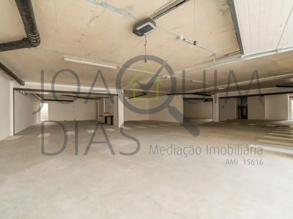 Garage - Luxury House with Private Garage in Sintra