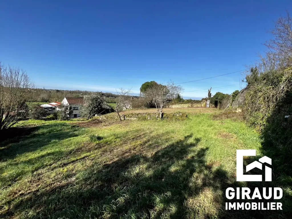 Giardino - Buildable Plot with South-East View in L'Orbrie