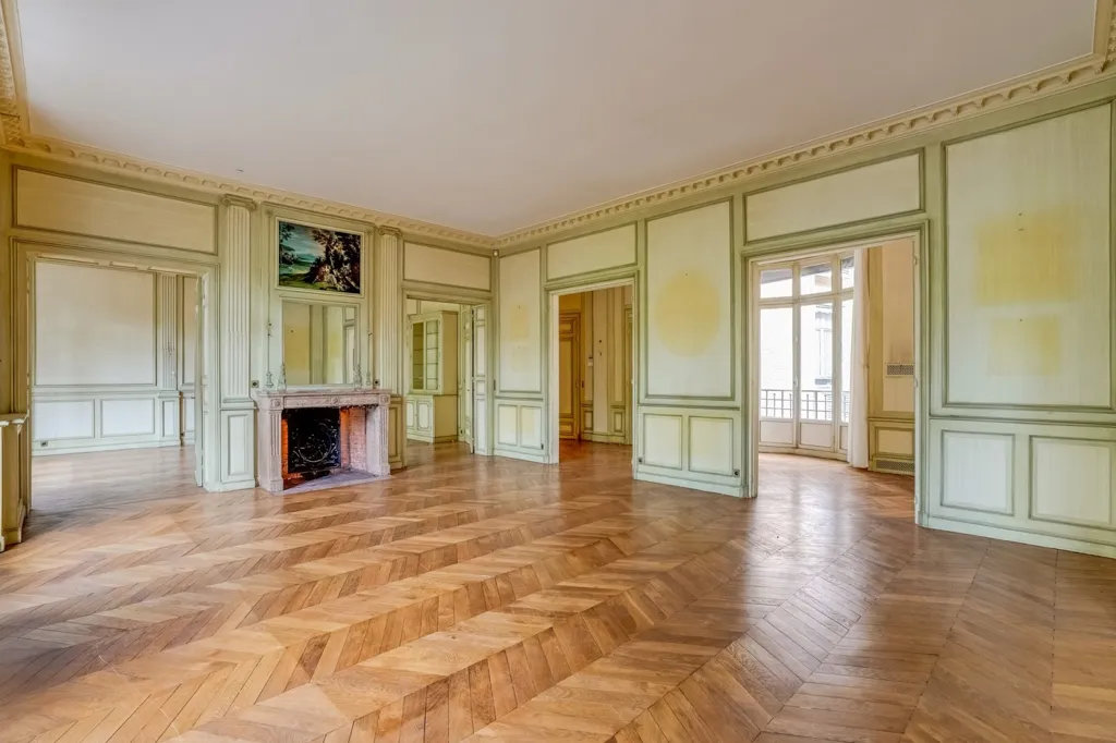 Séjour - Appartement 8 Pièces avec Balcon au 2ème Étage, Paris 6