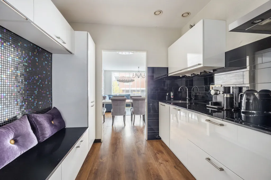 Köök - Spacious Flat with Balcony in IJsselmonde