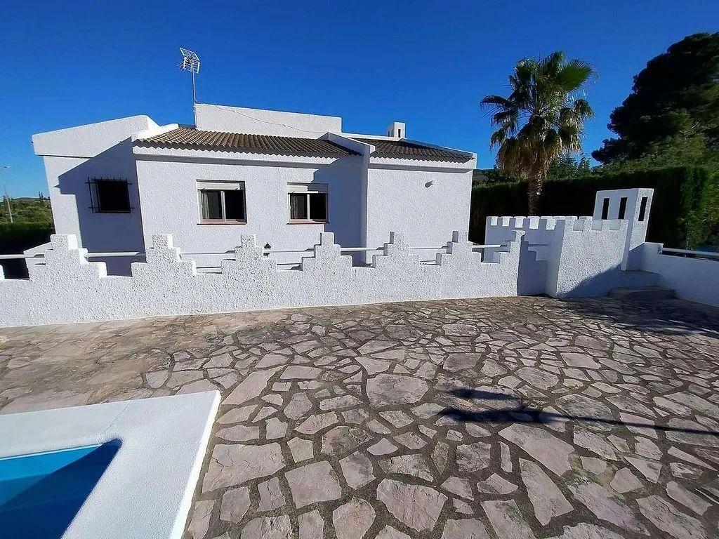 Piscine - Chalet with Pool and Terrace in Turís