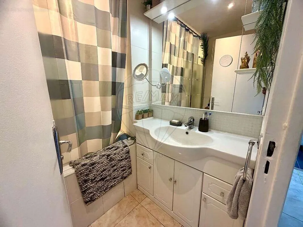 Bagni - Traversant 2-Bed Apartment with Balcony in Nice West