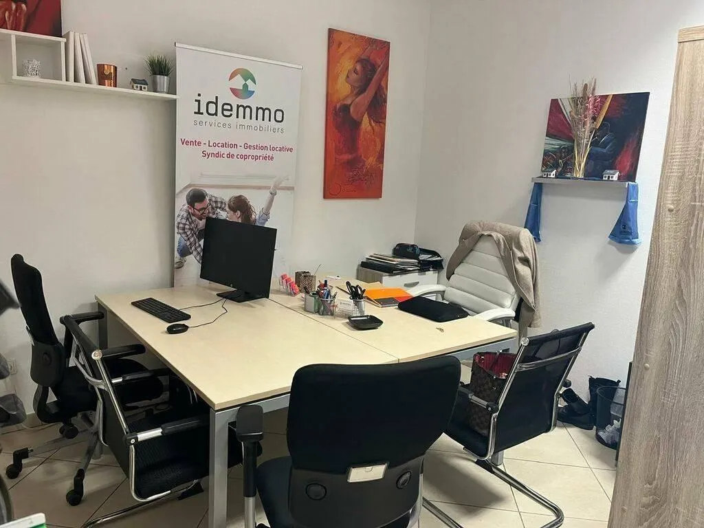 Kabinet - Commercial Space with High Visibility in Dommeldange