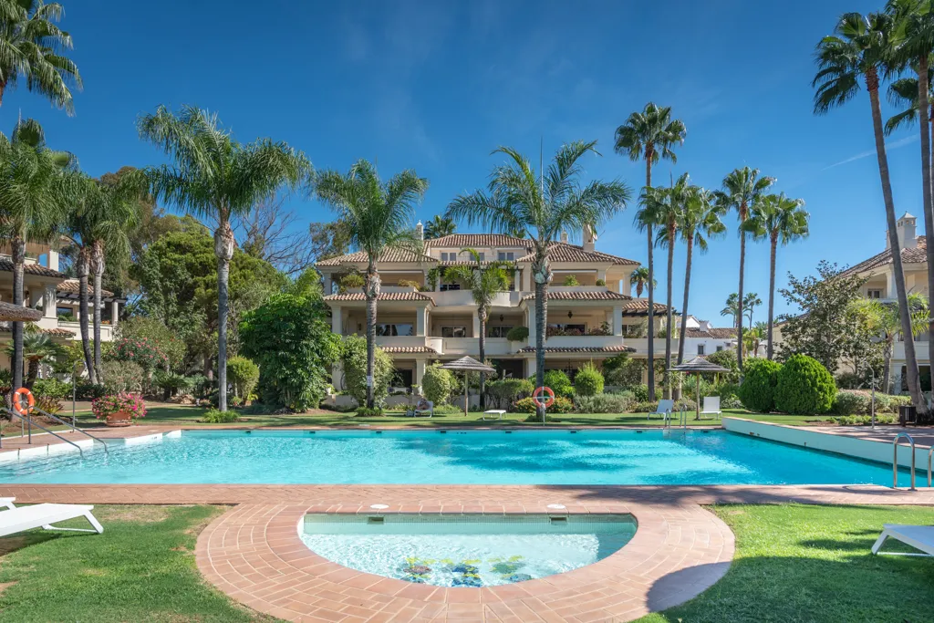 Bassein - Penthouse with Pool in Nueva Andalucía