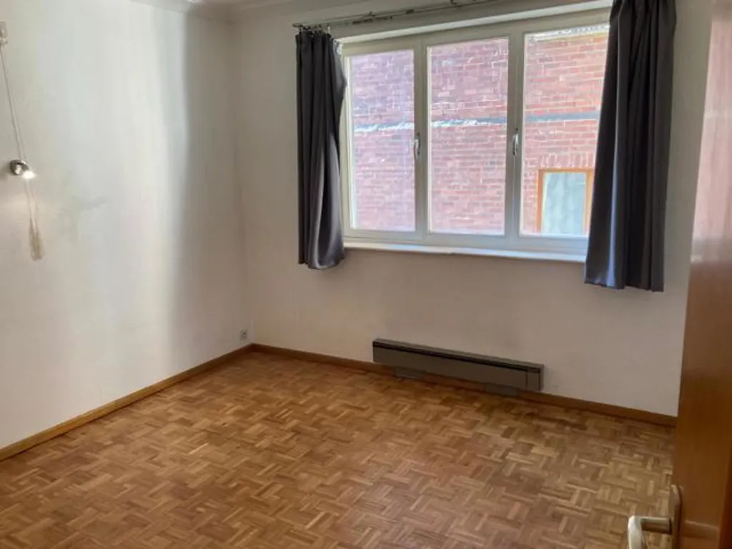 Stanze - Spacious Apartment with Terrace in Charleroi