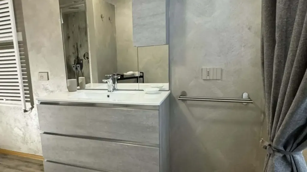 Bathrooms - 1-Bedroom Apartment with Private Parking in Basiglio