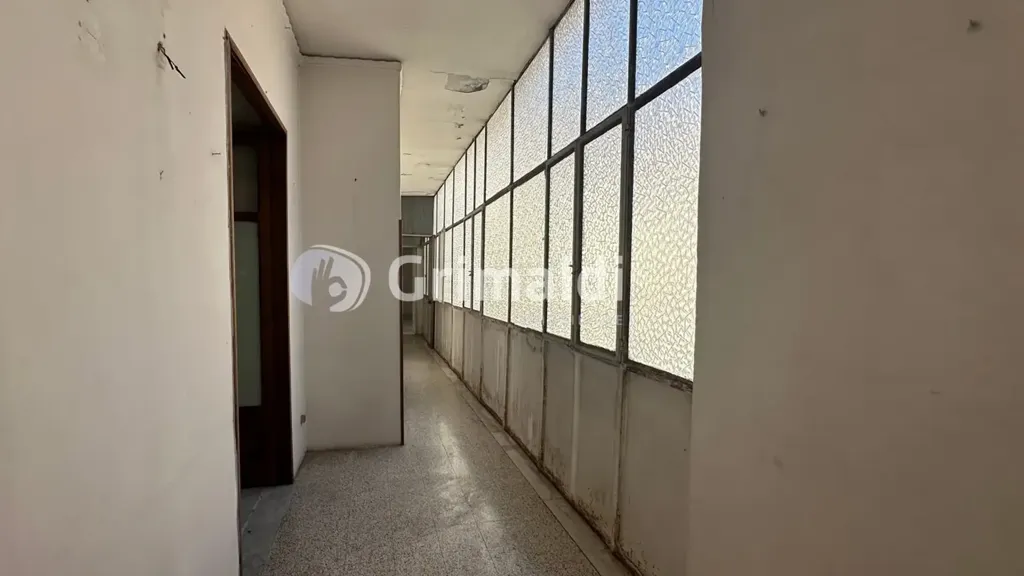 Esik - Spacious Apartment with Balconies in Acerra