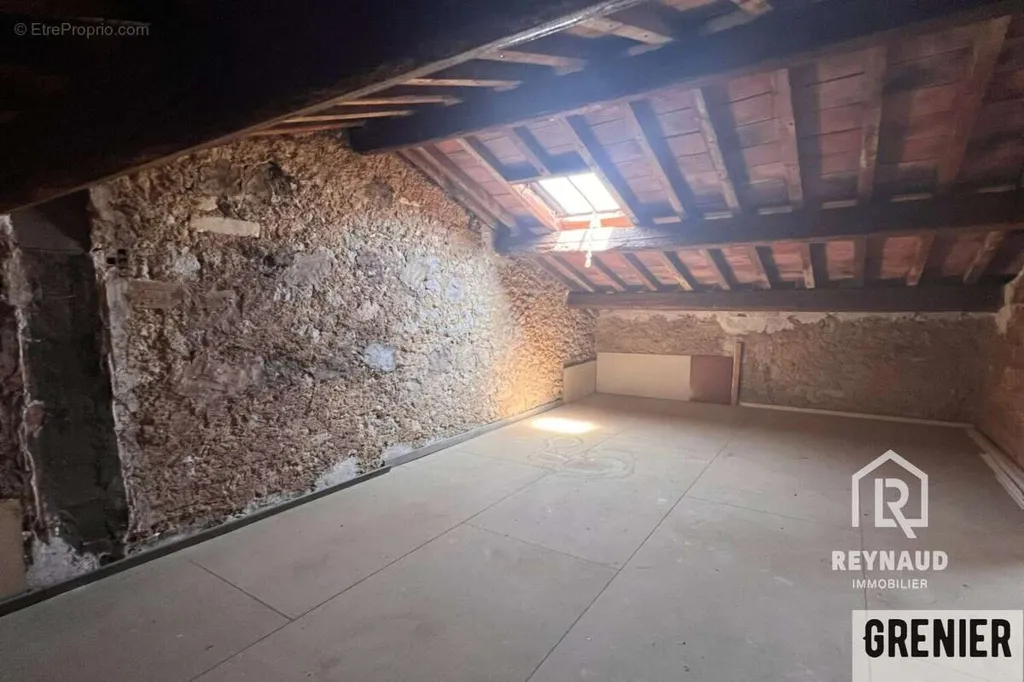 Toad - Character House with Garage in Paulhan