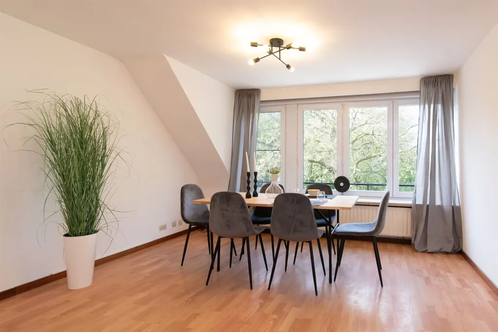 Salle à manger - Appartement avec vue verdoyante à Bruges