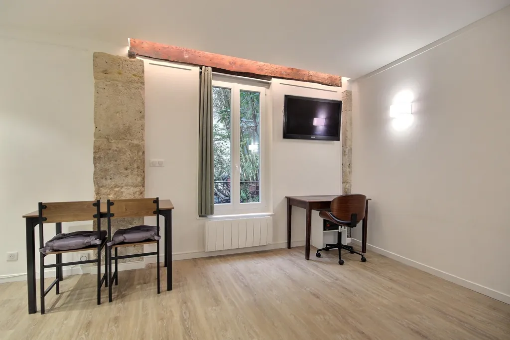 Elutuba - Studio with Metro Access in Paris