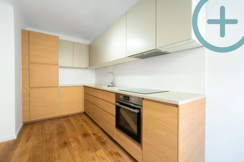 Cuisine - Modernised 4-Bedroom Flat in Central Location