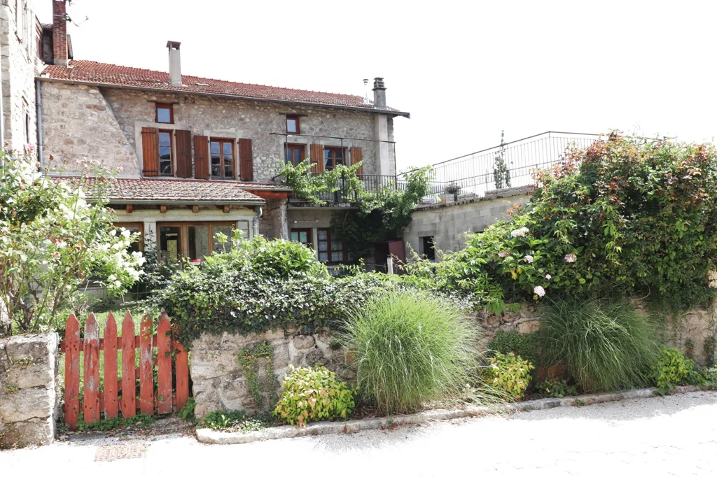 Außenansicht - Stone Cottage with Rental Potential in Desaignes