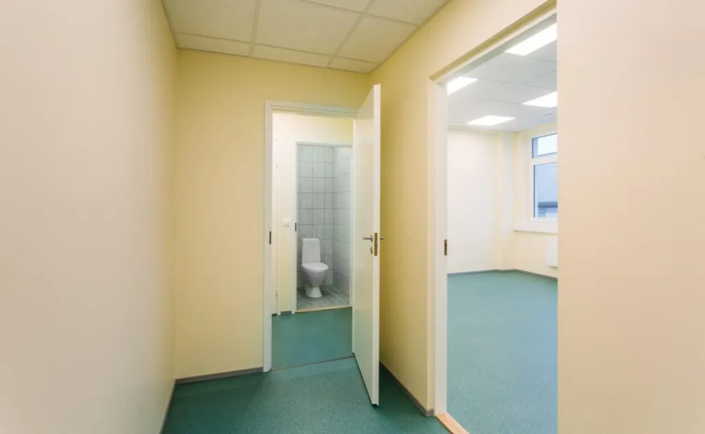 Entrée - Renovated Office Space in Ringtee 25, Tartu