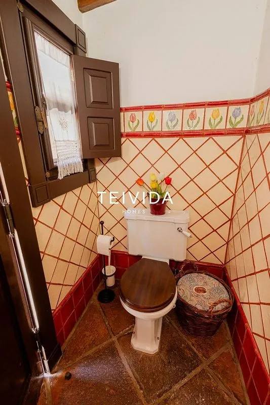Bathrooms - Villa with Pool and Bodega in El Rosario