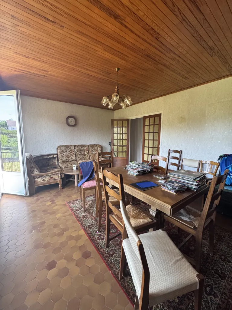 Salle à manger - Maison avec Balcon et Jardin à Châtenoy-le-Royal