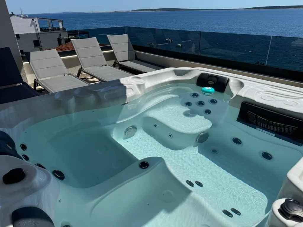 Terrazza - Penthouse with Sea View in Kolan