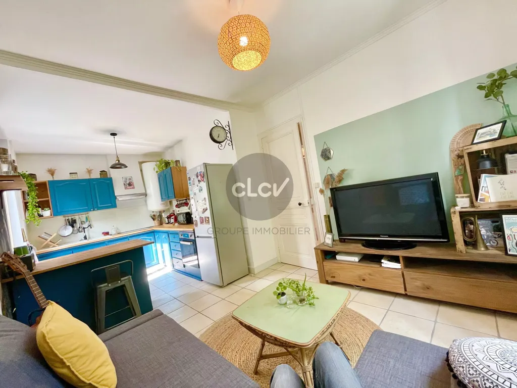 Living Room - T3 Garden Level Flat with Private Garden in Lyon